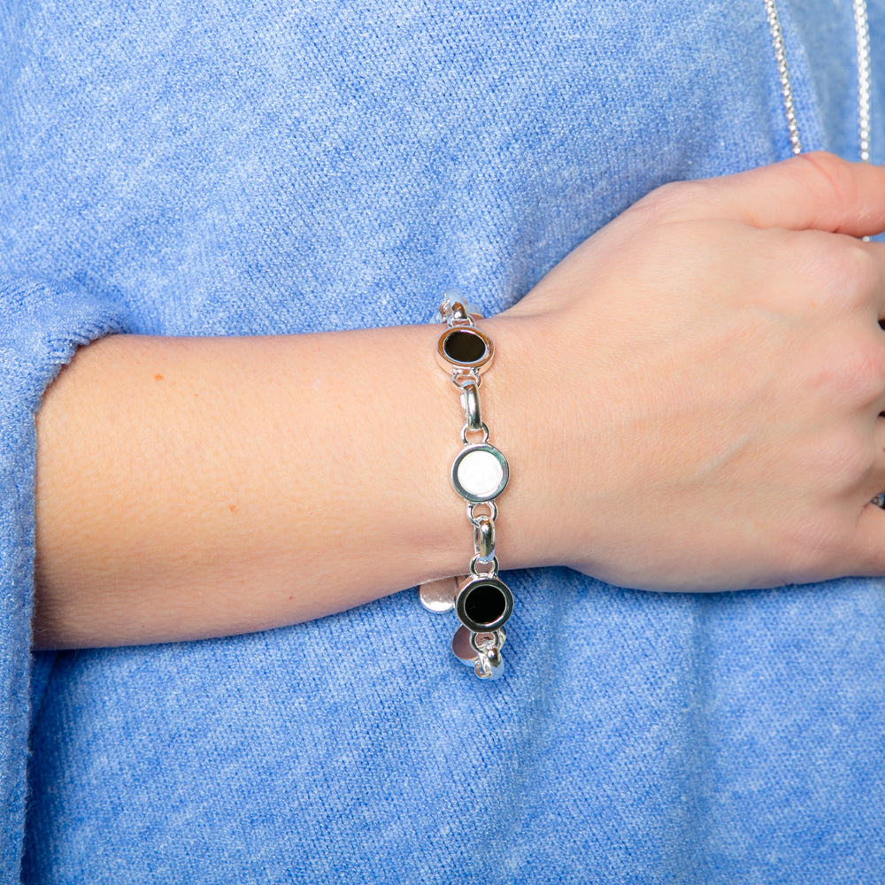 The silver Jasmine Bracelet wit a T bar fastening for an extra elegant touch